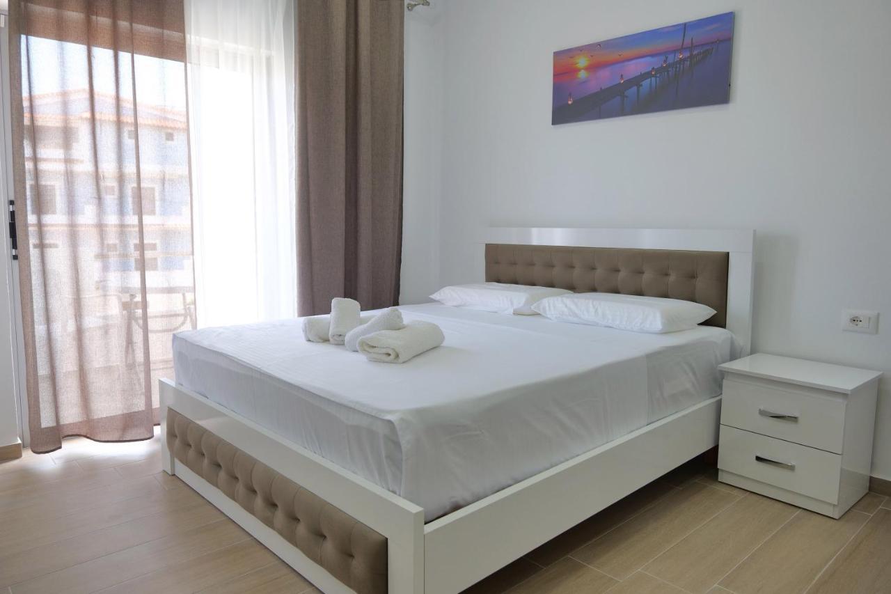 Lux Apartments Ксамил Экстерьер фото