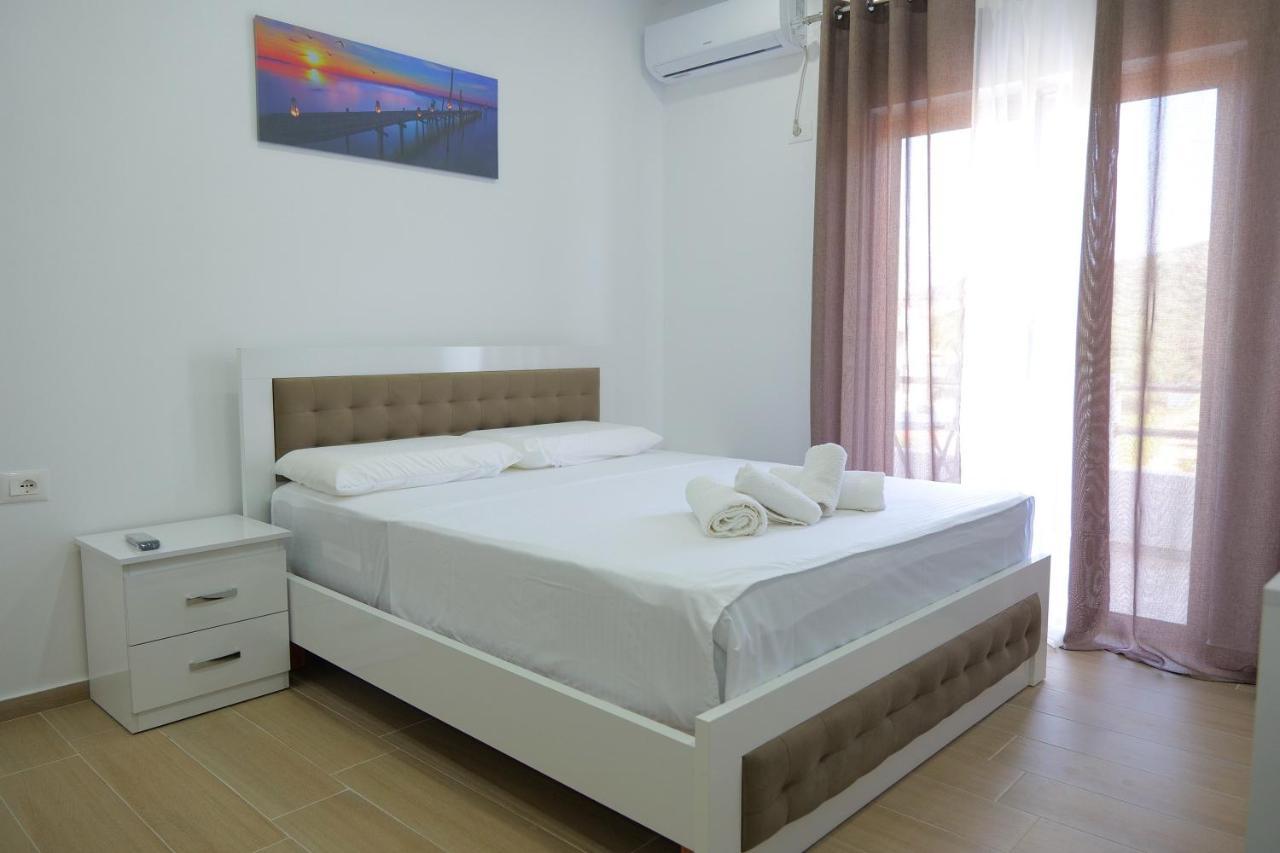 Lux Apartments Ксамил Экстерьер фото