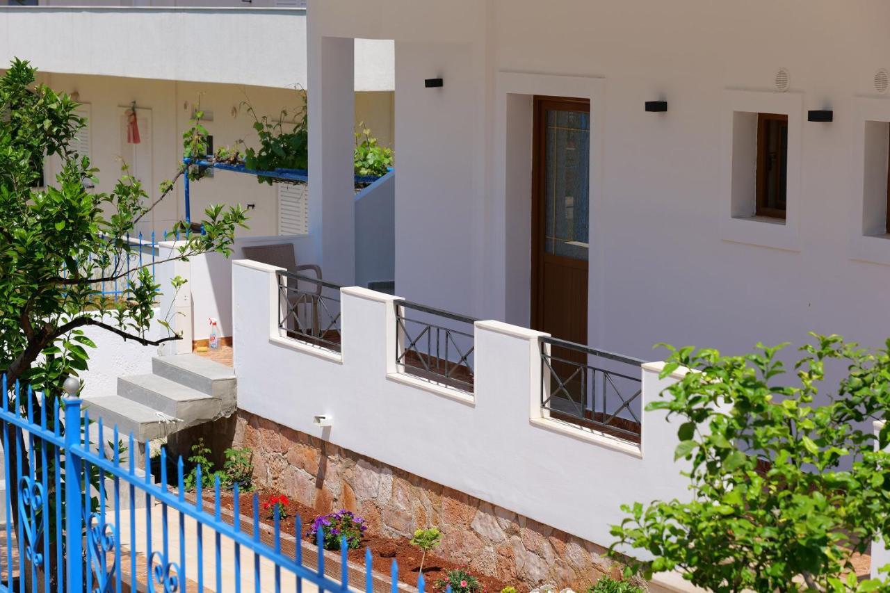 Lux Apartments Ксамил Экстерьер фото